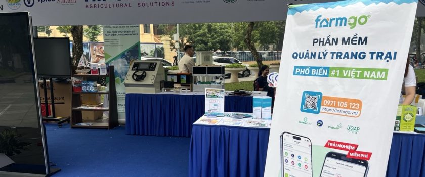 Gian hàng HIPOTECH giới thiệu phần mềm FarmGo tại Techfest Việt Nam 2025 bên hồ Hoàn Kiếm