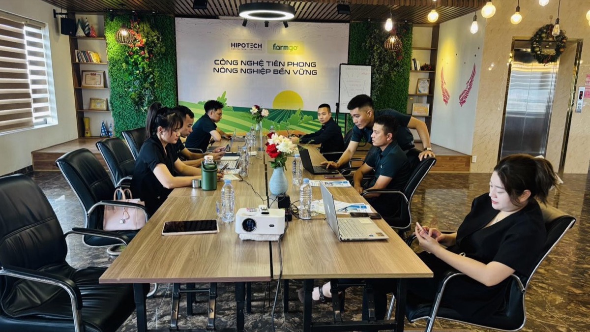 Đội ngũ HIPOTECH làm việc tại văn phòng công ty ở phường Hải An, Hải Phòng