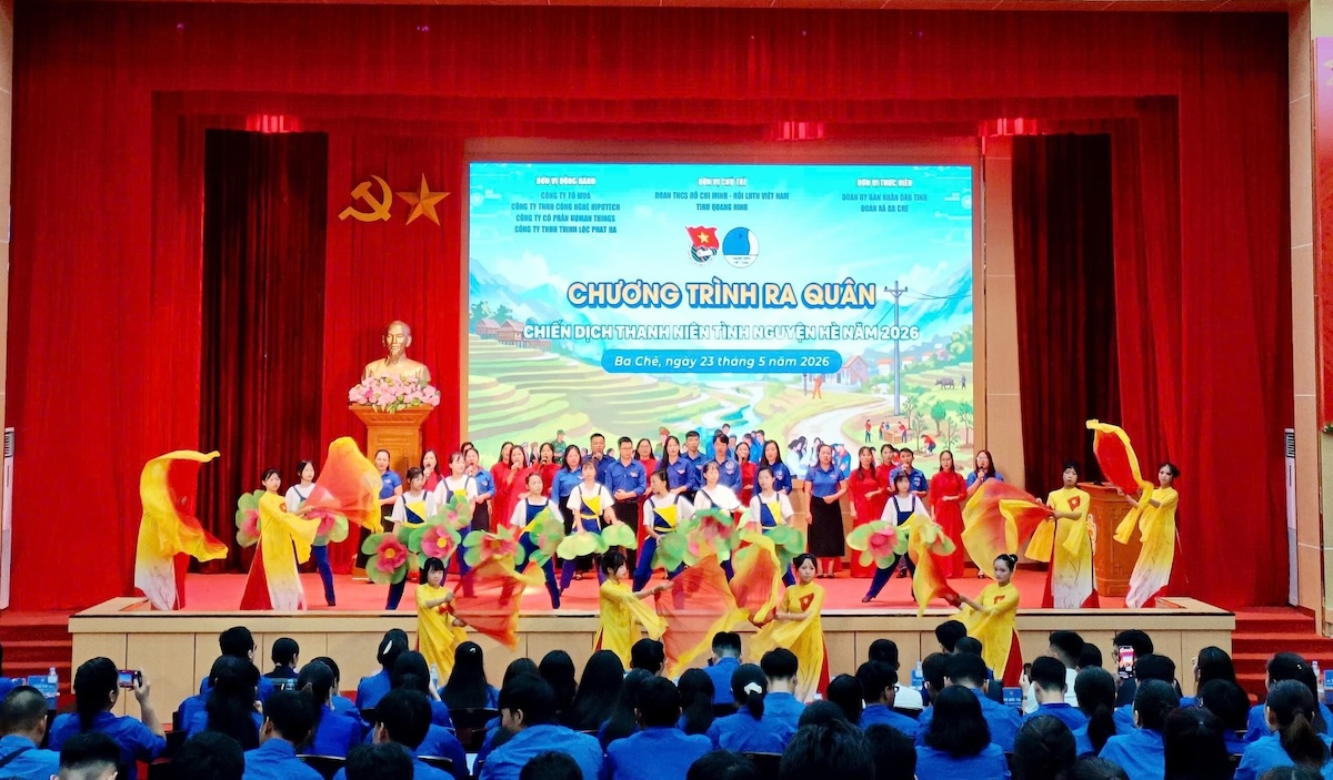 Tiết mục văn nghệ chào mừng lễ ra quân chiến dịch tình nguyện hè tại xã Ba Chẽ